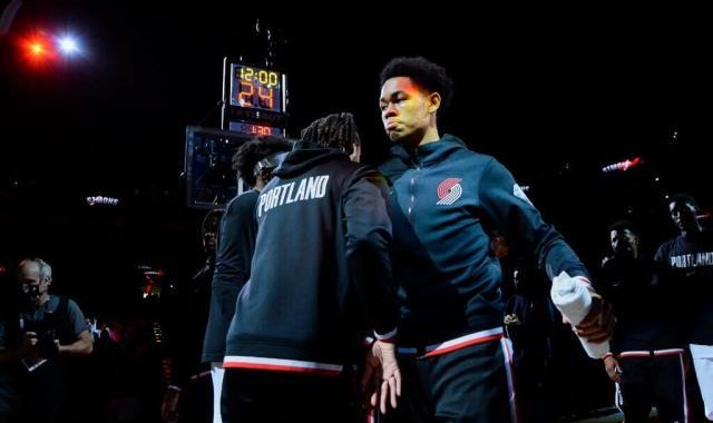 pg模拟器官网电脑版-利拉德倒下7胜4负！开拓者是时候换一种活法了？