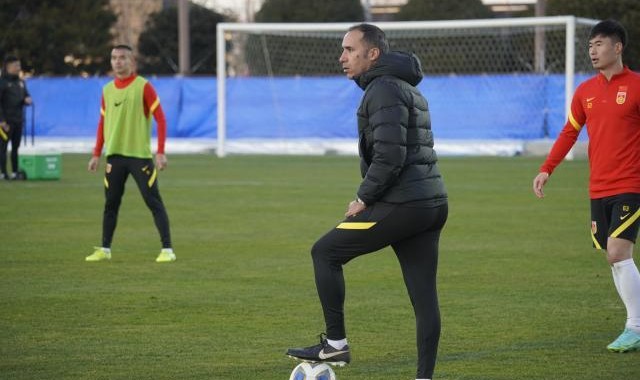 pg模拟器官网电脑版-佩普会师国足初体验：有动力有责任 早就认识武磊